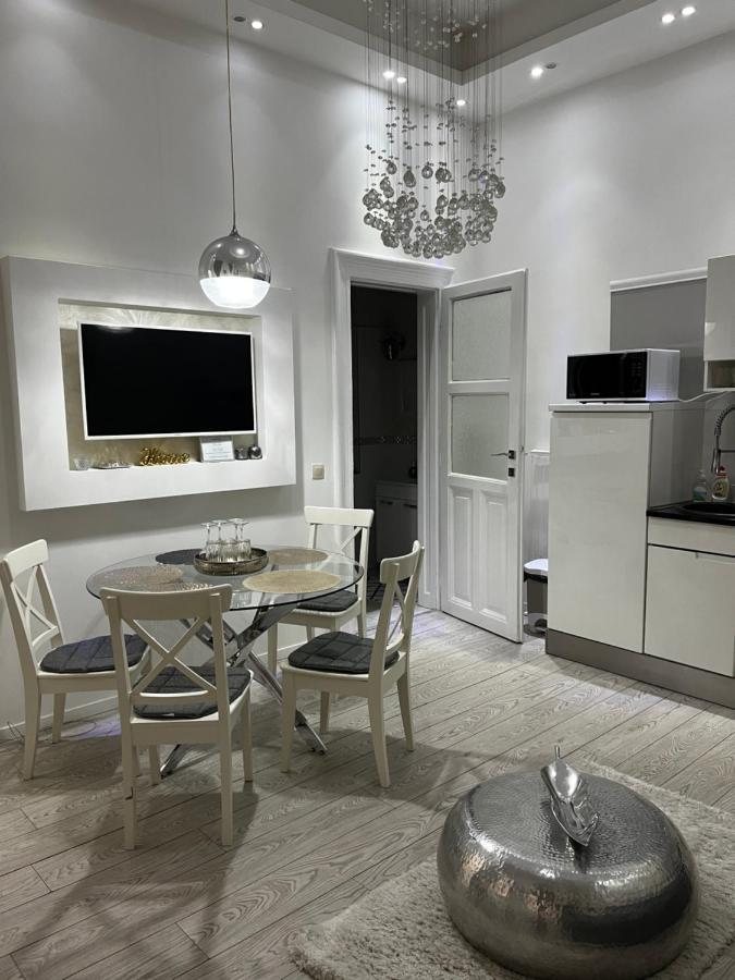 White Luxury Apartment Budapest Exterior foto