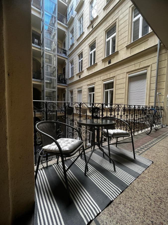 White Luxury Apartment Budapest Exterior foto